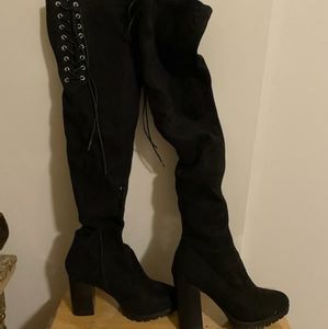 New size 8/9 over the knee boots